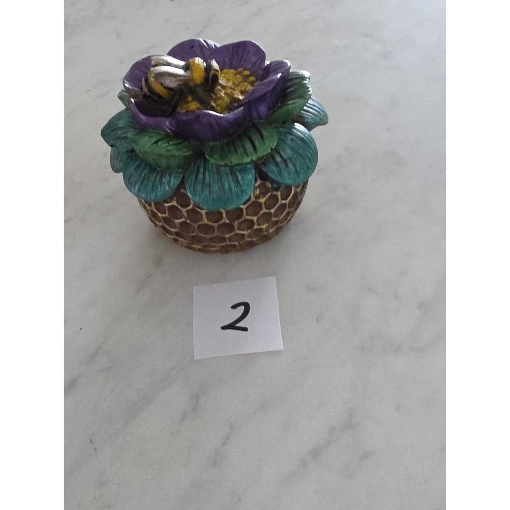 Handmade Resin Bee On A Honeycomb  Flower Decoration Gift Paperweight - Picture 6 of 9